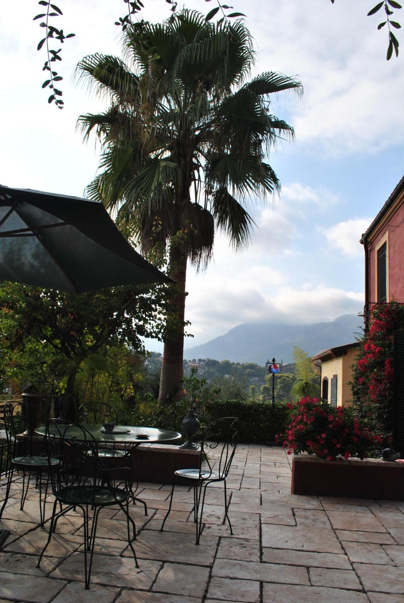 Sous L'Olivier Acomodação com café da manhã Menton Exterior foto