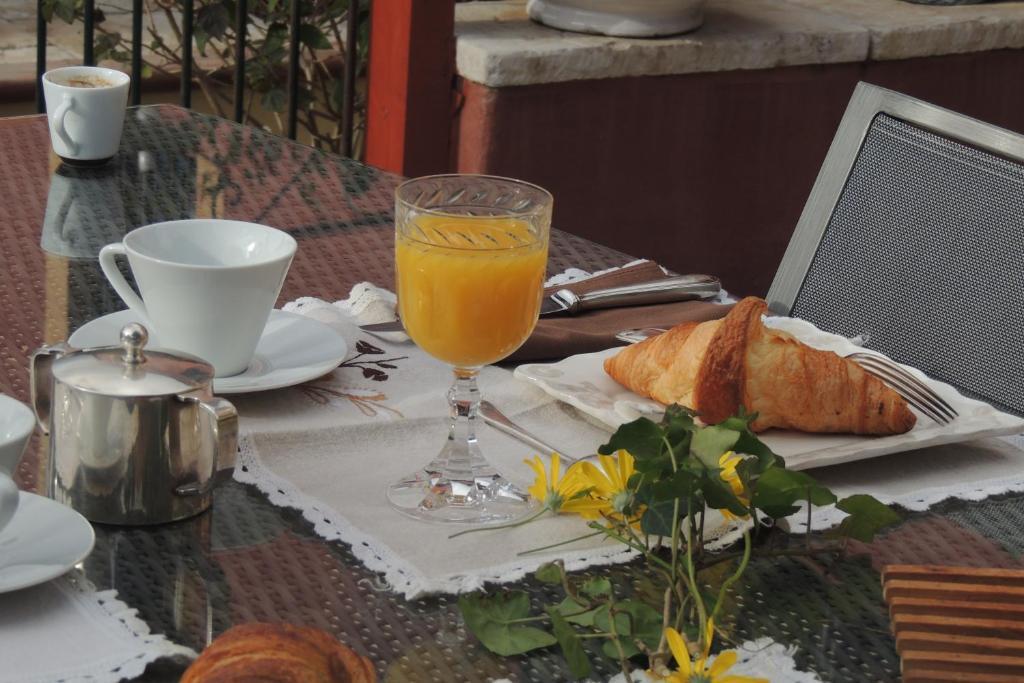Sous L'Olivier Acomodação com café da manhã Menton Exterior foto